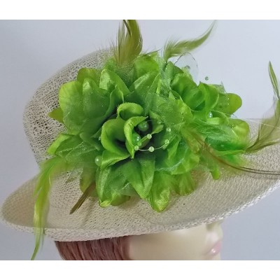 IVORY CREAM FEDORA TYPE HAT ADORNED WITH A GREEN SILK FLOWER FUN SUN GARDEN HAT  eb-31671858